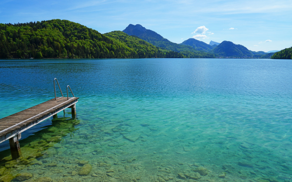 Blick auf den Fuschlsee bei Salzburg in den &ouml;sterreichischen Alpen.