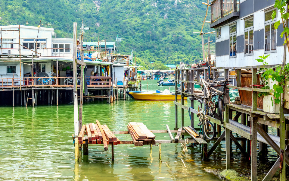 Alte H&auml;user, die im Wasser stehen, im Fischerdorf Tai O